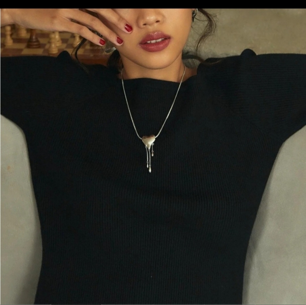 En Route Venom’s Golden Drip Heart Necklace in Silver